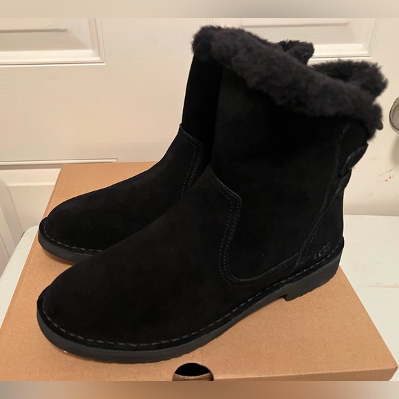 NEW UGG Naiyah Bootie UGGpure Wool Sheepskin Treadlite Winter Boot Black - Picture 1 of 10